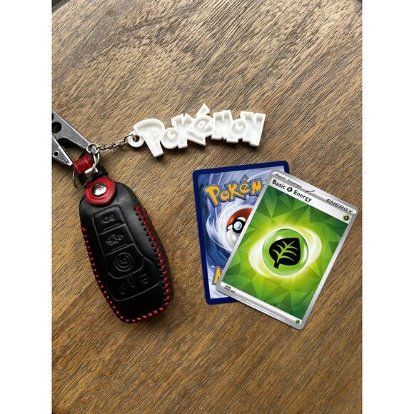 Pokémon-Inspired Keychain | White | 3D Printed Collectible - Picture 1 of 2